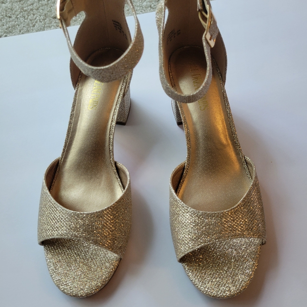 Dream Pairs Gold Glitter Sandals size 11